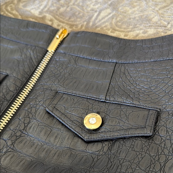 Mini Pencil Skirt for Work Black front Zipper - Picture 2 of 9